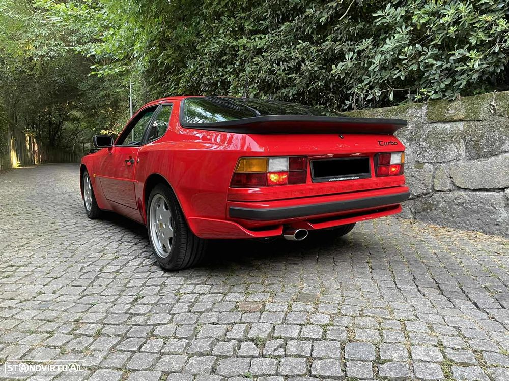 Porsche 944 Turbo - 31