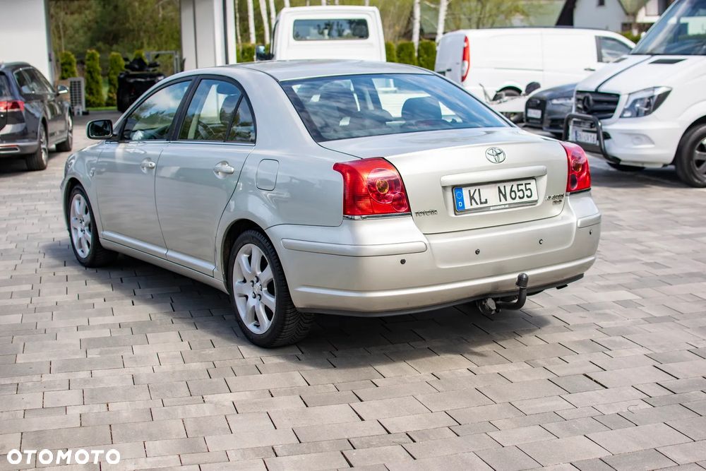 Toyota Avensis - 18