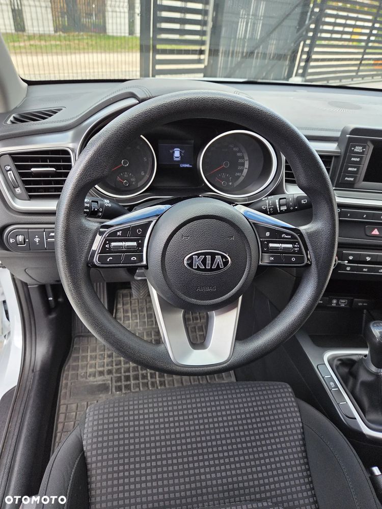 Kia Ceed 1.6 CRDi SCR M - 32