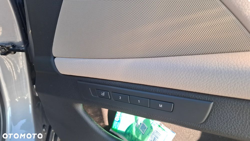 BMW Seria 5 535i xDrive - 16