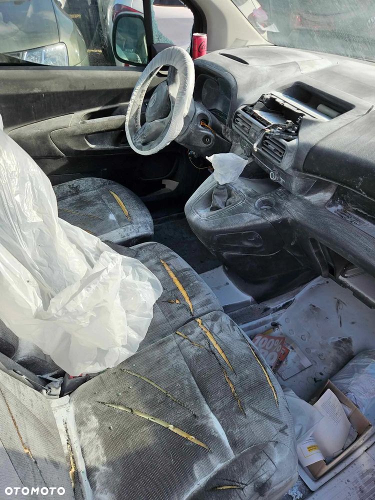 Opel COMBO  1.2 BENZYNA  BERLINGO PARTNER - 9