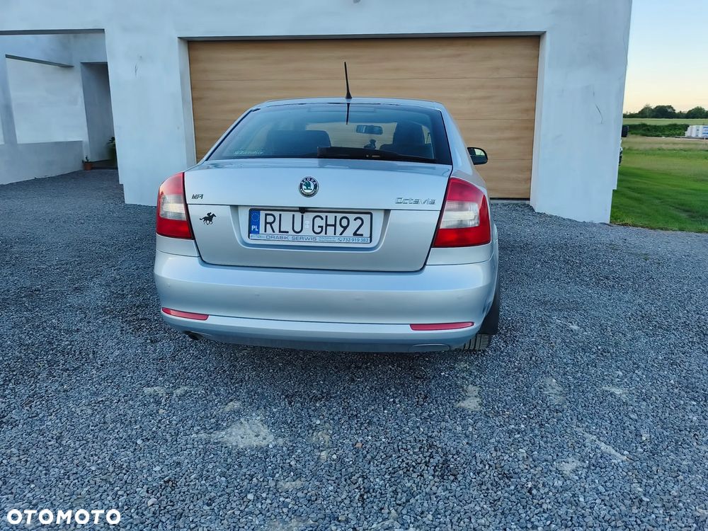 Skoda Octavia 1.6 Family Plus - 6