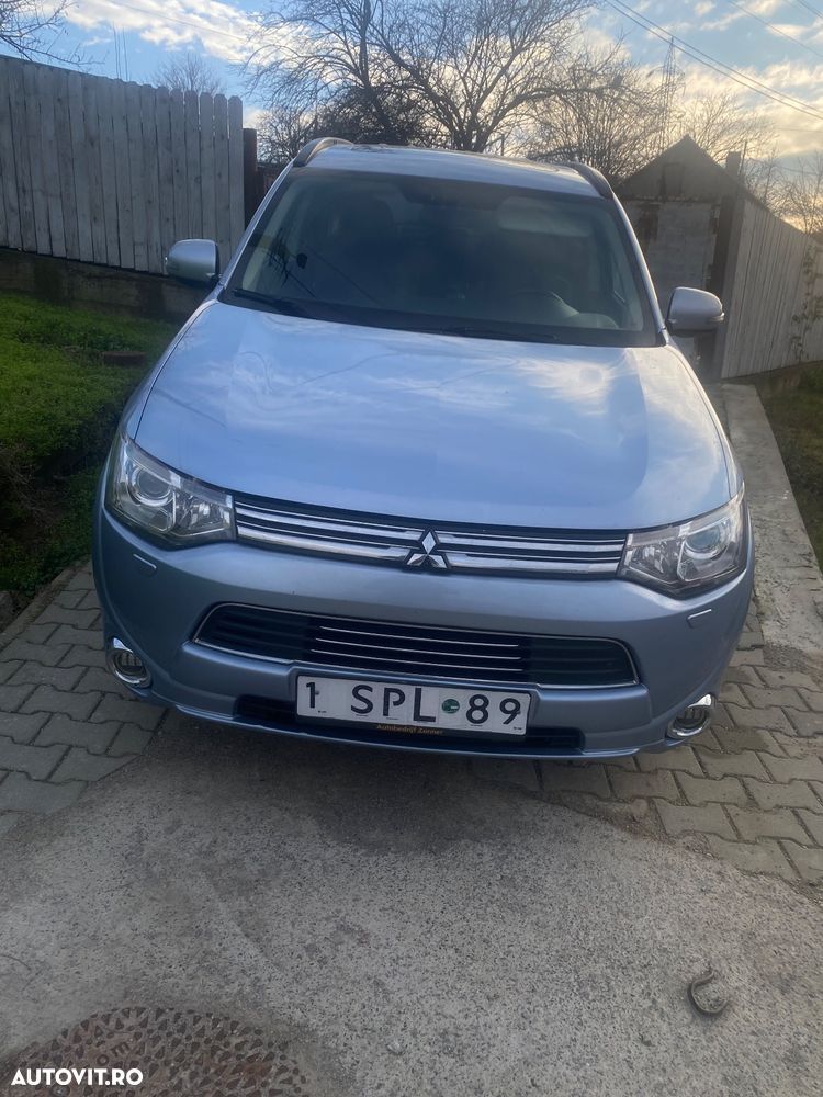 Mitsubishi Outlander - 1