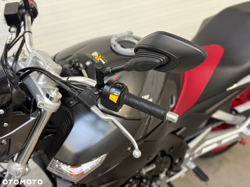 Suzuki GSR - 25