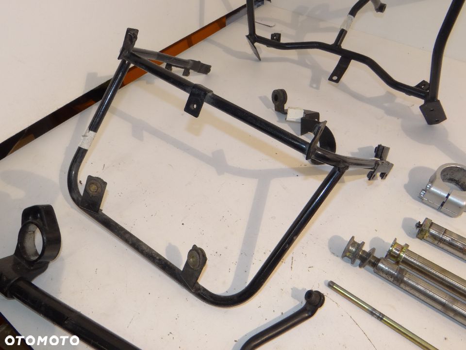 Triumph 1200 Trophy stelaż kolektor wydechowy mocowanie bagażnik amortyzator tył zacisk kluczyk wlew - 19