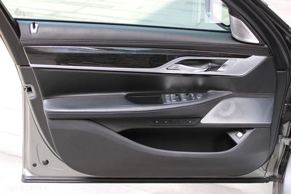 BMW Seria 7 750Li xDrive sport - 31
