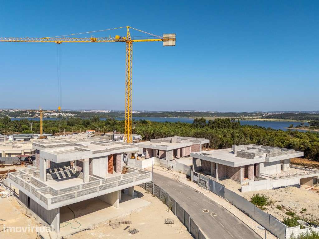Lote com moradia iniciada junto à Lagoa de Óbidos, golfe e praia - Grande imagem: 3/60