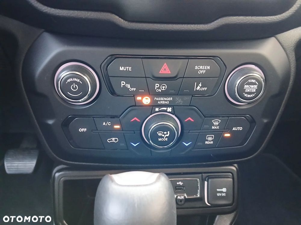 Jeep Renegade 1.5 T4 mHEV Upland FWD S&S DCT - 13