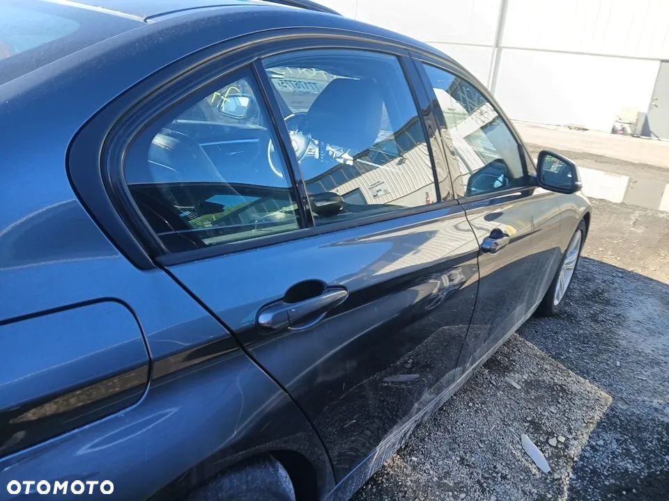 BMW Seria 3 328i xDrive - 18