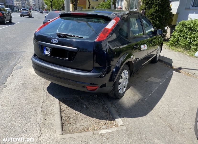 Ford Focus 1.6 Ambiente - 4