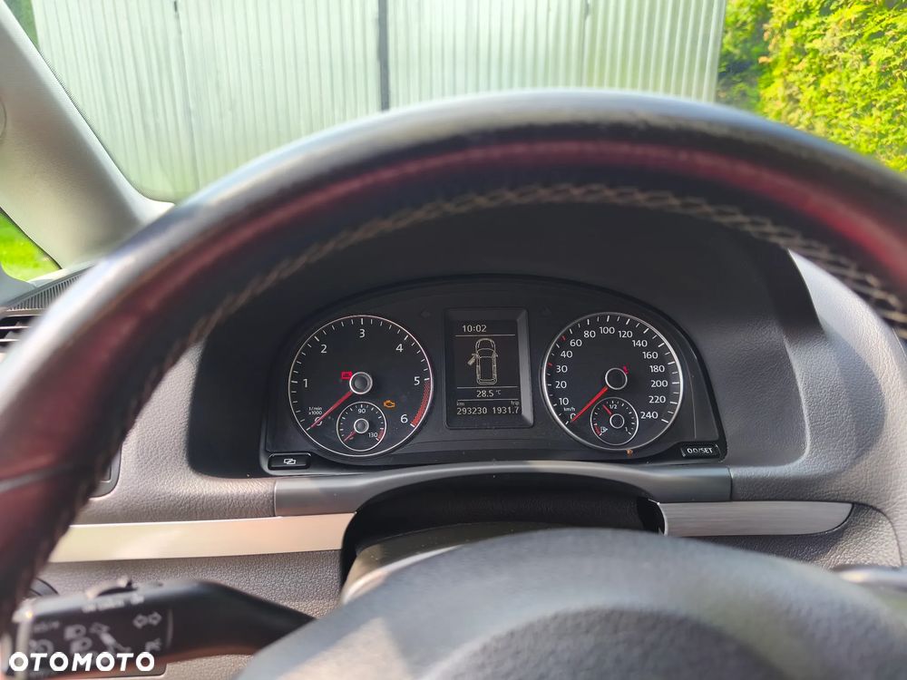 Volkswagen Touran 2.0 TDI DPF STYLE - 24