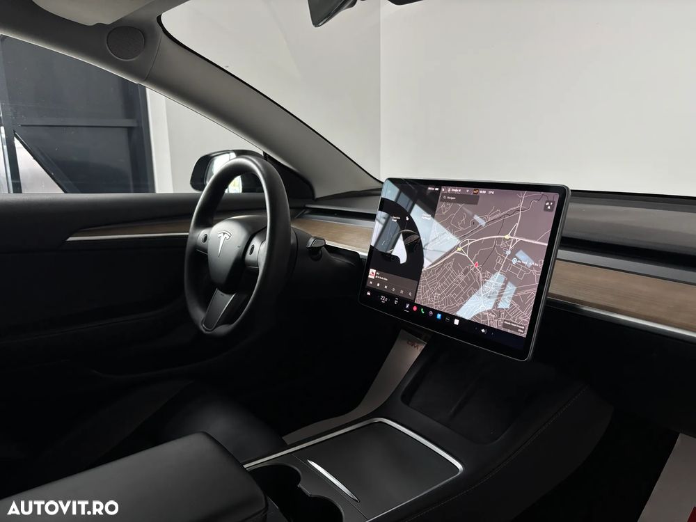 Tesla Model 3 - 8