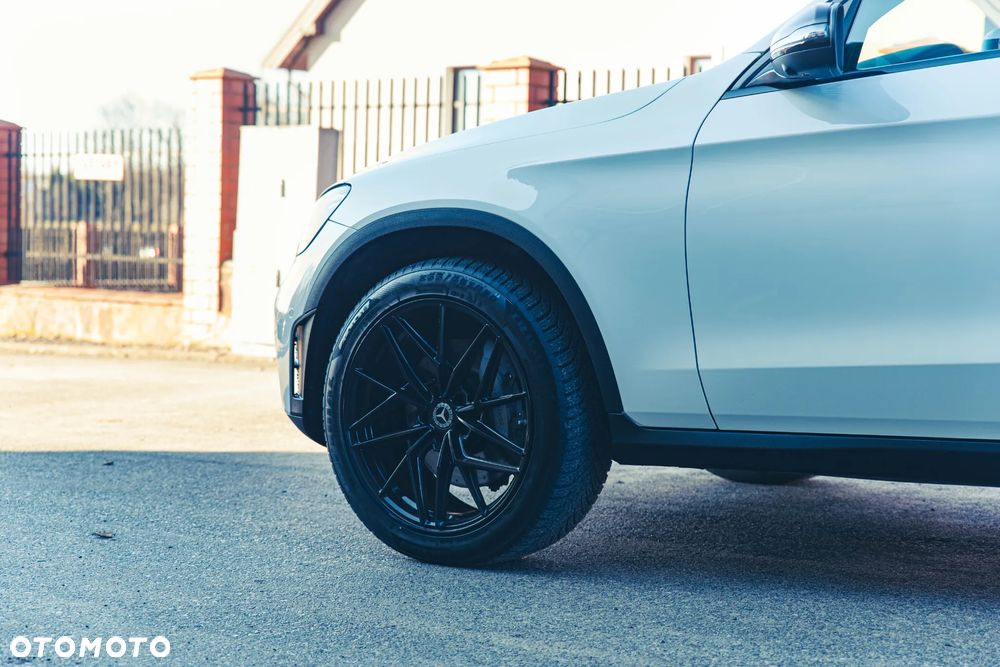 Mercedes-Benz GLC 300 4Matic 9G-TRONIC AMG Line Plus - 13