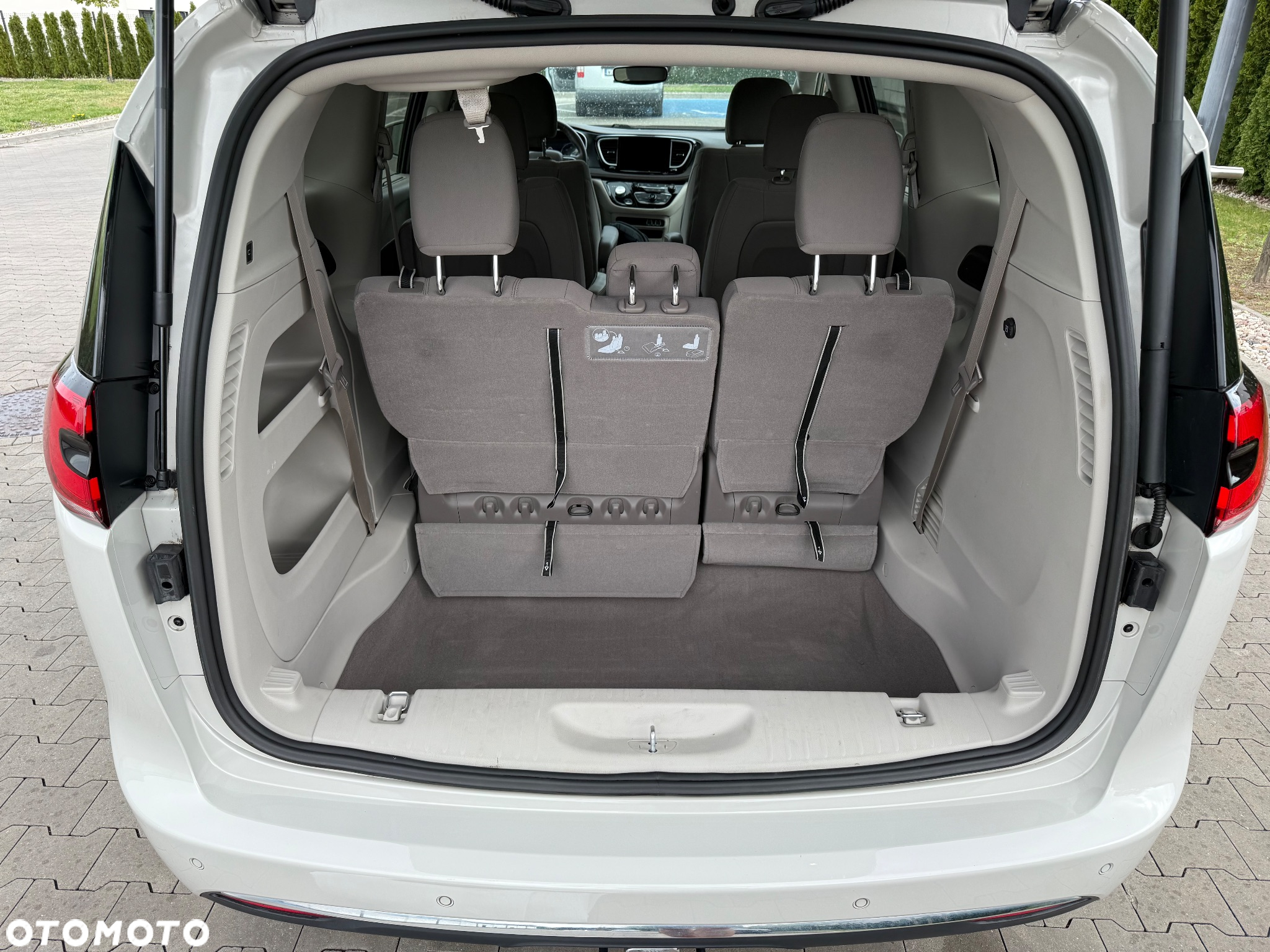 Chrysler Pacifica - 28