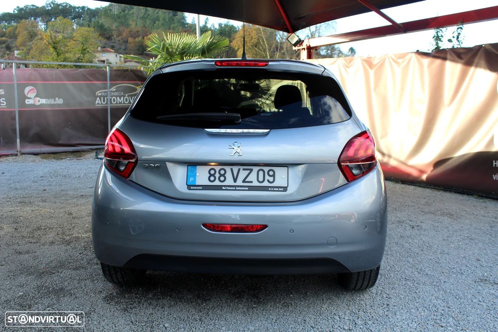 Peugeot 208 1.2 PureTech Signature - 17