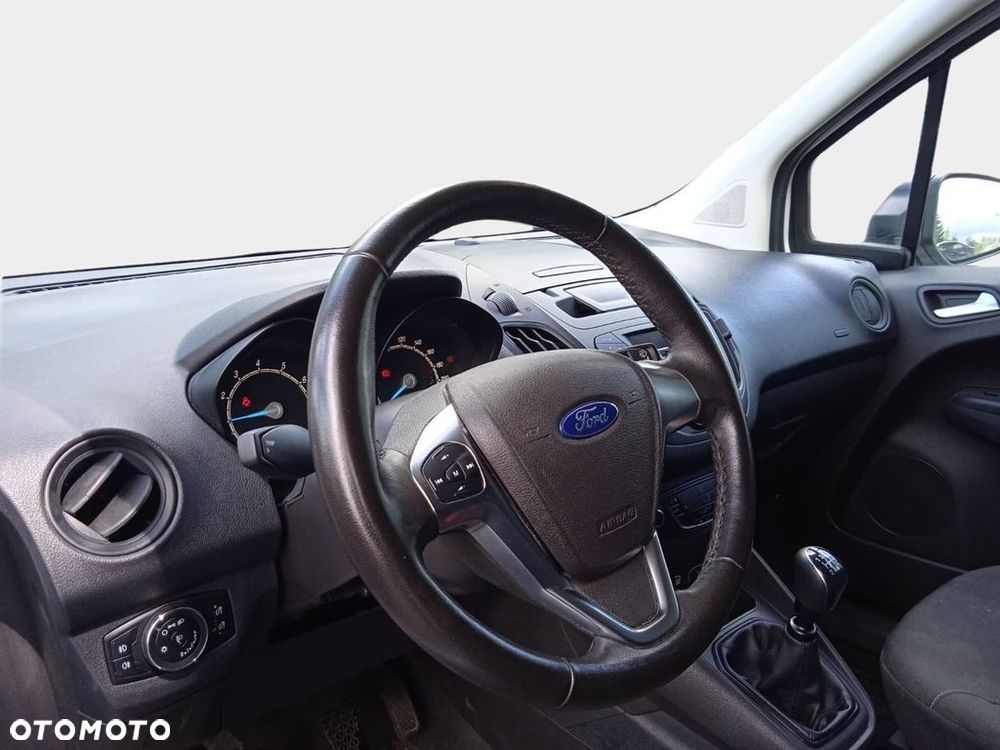 Ford Transit Courier - 13