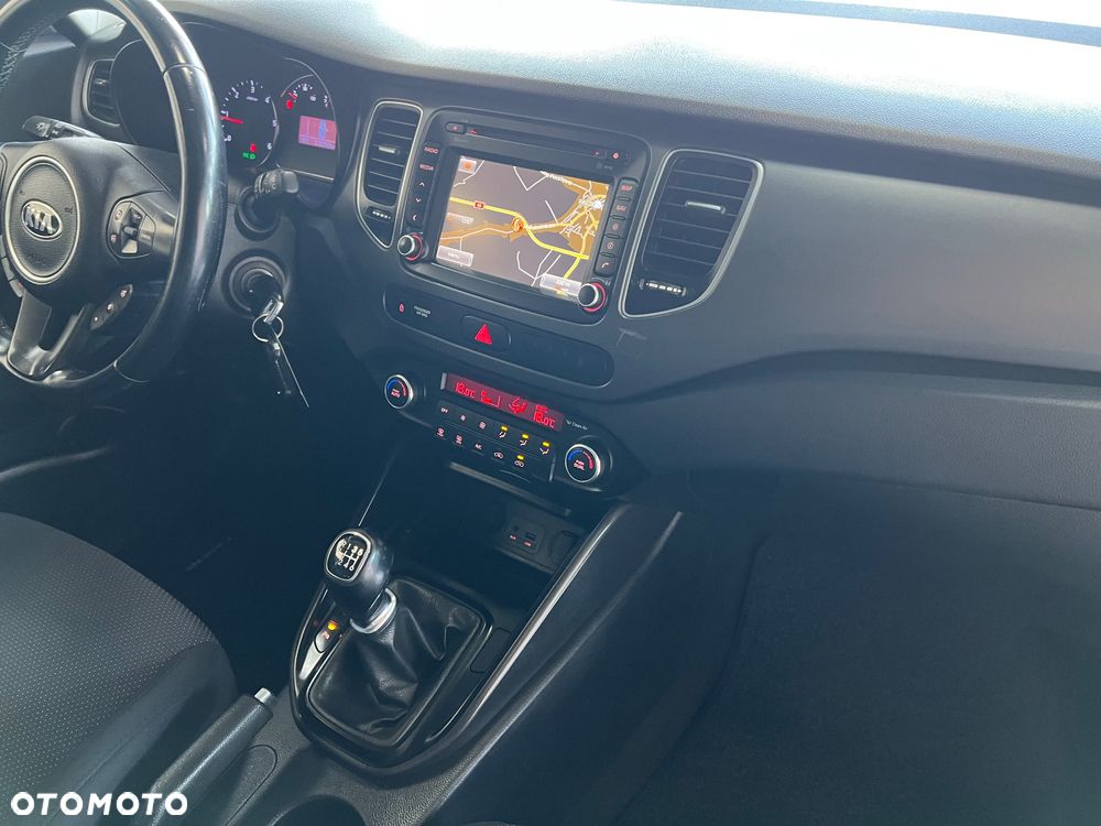 Kia Carens - 34