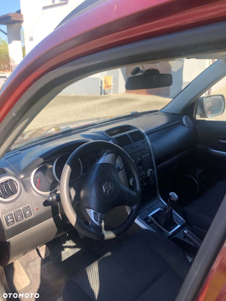 Suzuki Grand Vitara 2.0 - 9