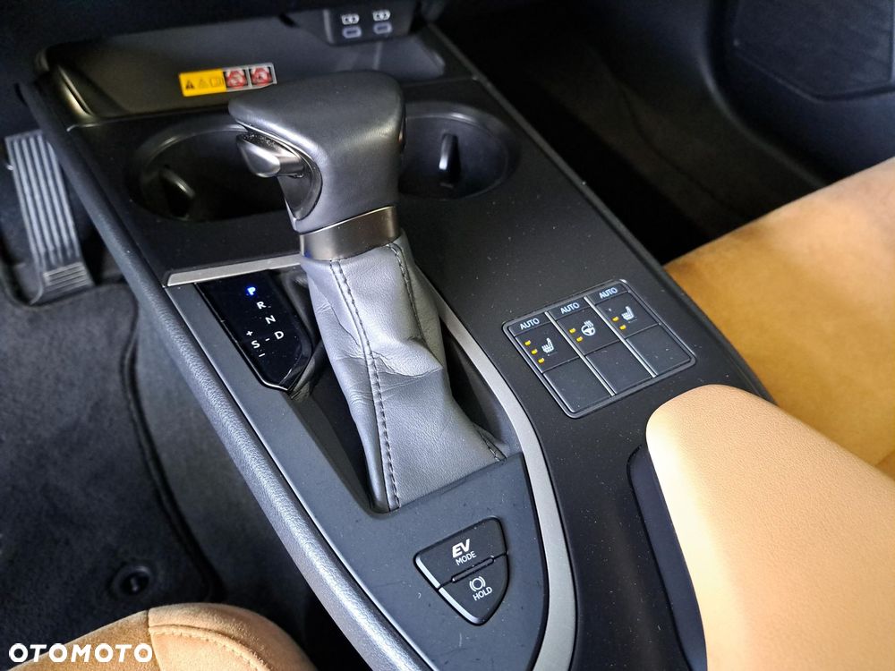 Lexus UX 250h GPF Business 2WD - 27