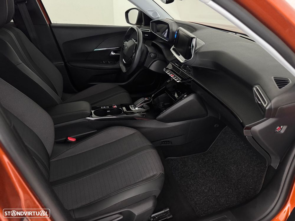 Peugeot e-2008 - 12