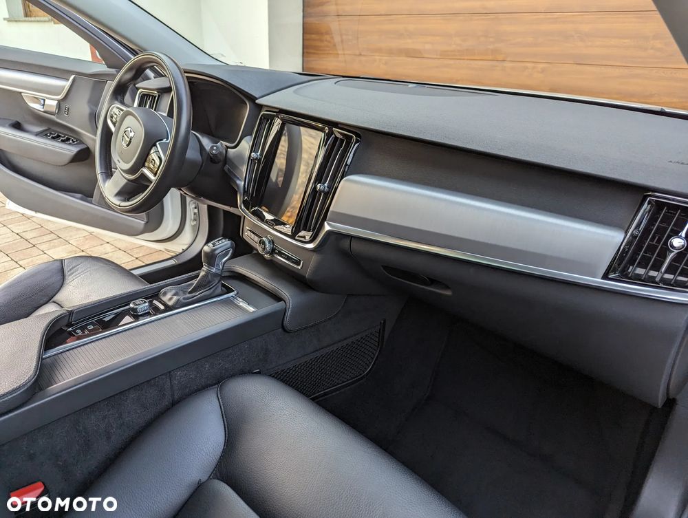 Volvo V90 D4 Momentum Pro - 21
