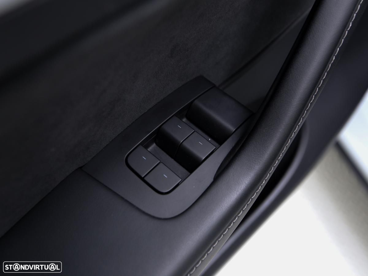 Tesla Model Y Long Range Tração Integral - 17