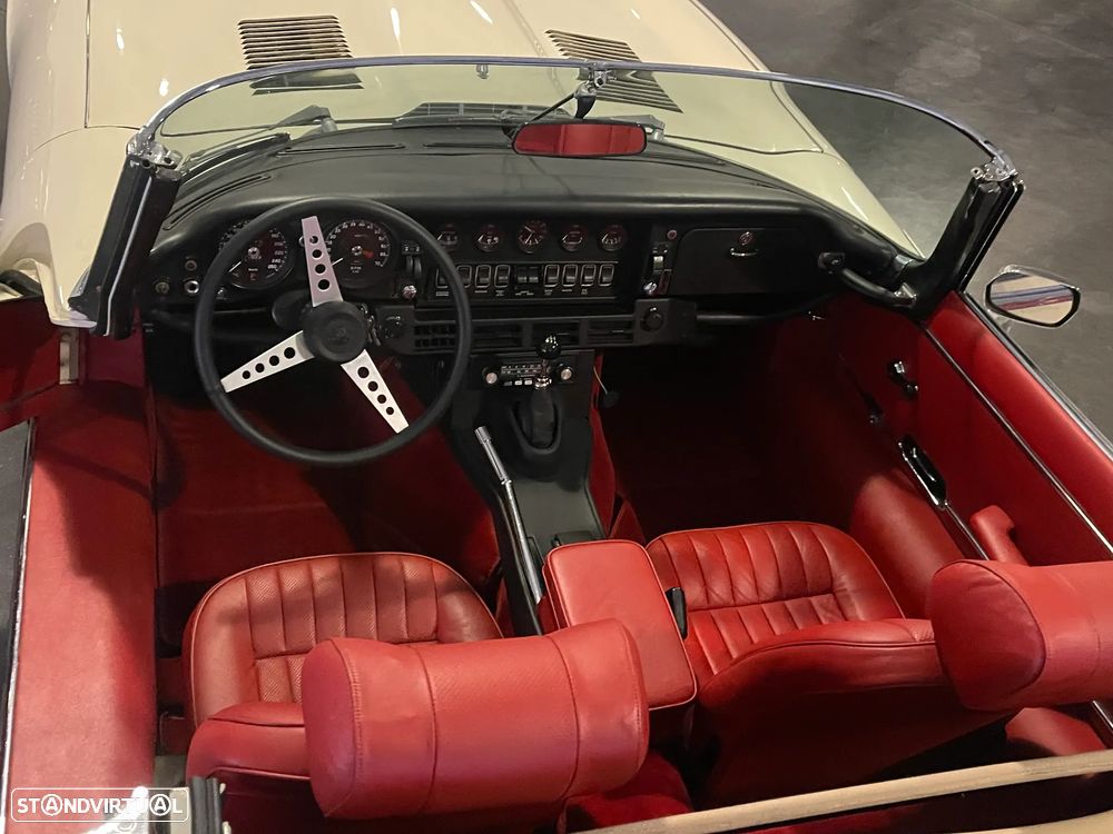 Jaguar E-Type - 8