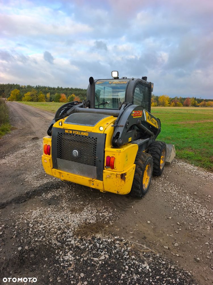 New Holland L220 - 6