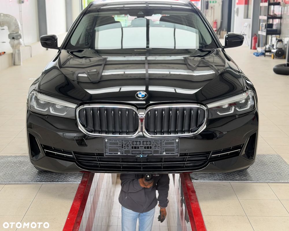 BMW Seria 5 520d mHEV - 28