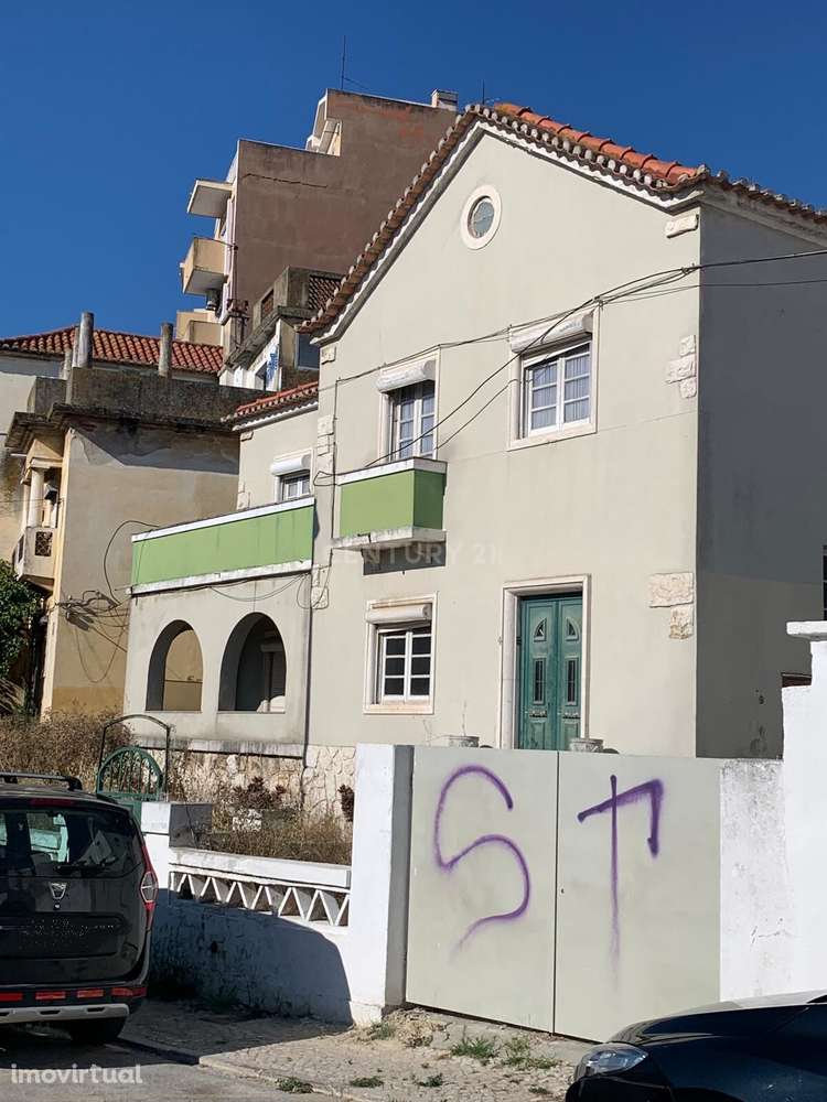 Venda de Moradia Bi-Familiar Devoluta em  Almada com Logradouro e Anex - Grande imagem: 3/8
