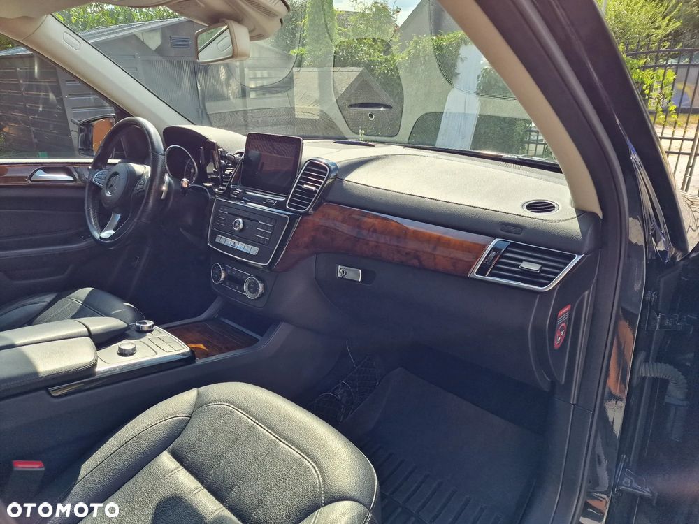 Mercedes-Benz GLS - 21