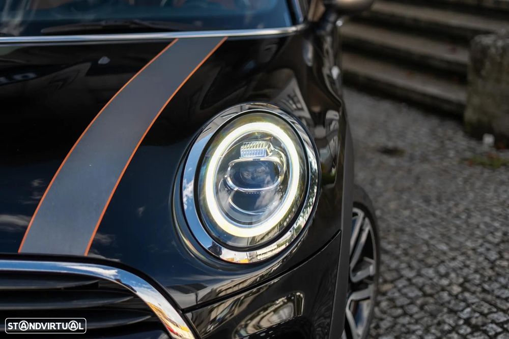 MINI 5 Portas Cooper D Auto - 53