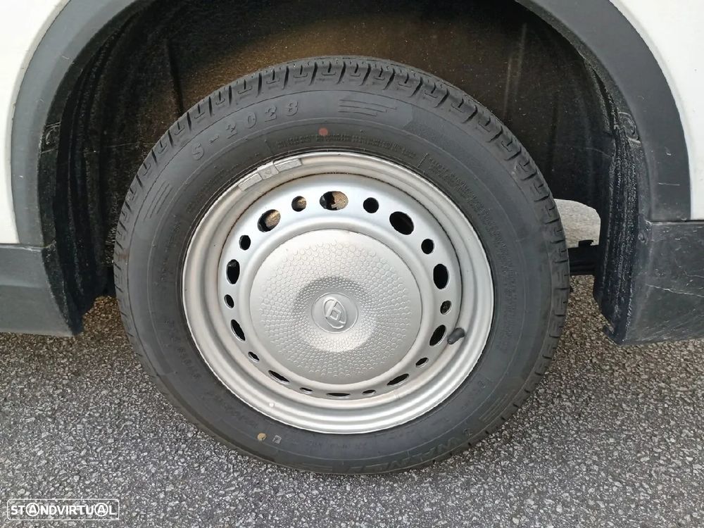 Maxus eDeliver3 Cargo Van SWB 35kWh MY21 - 11