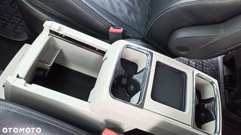 Chrysler Town & Country - 24