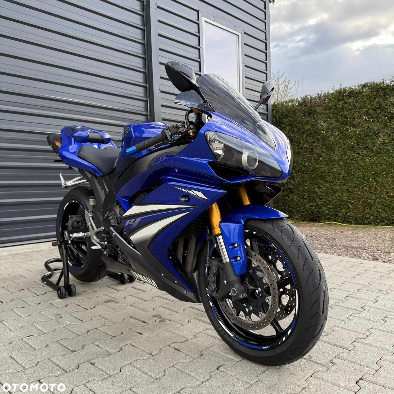 Yamaha R1 - 9
