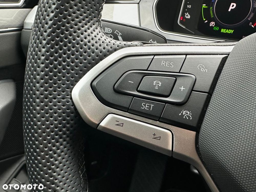 Volkswagen Passat - 13