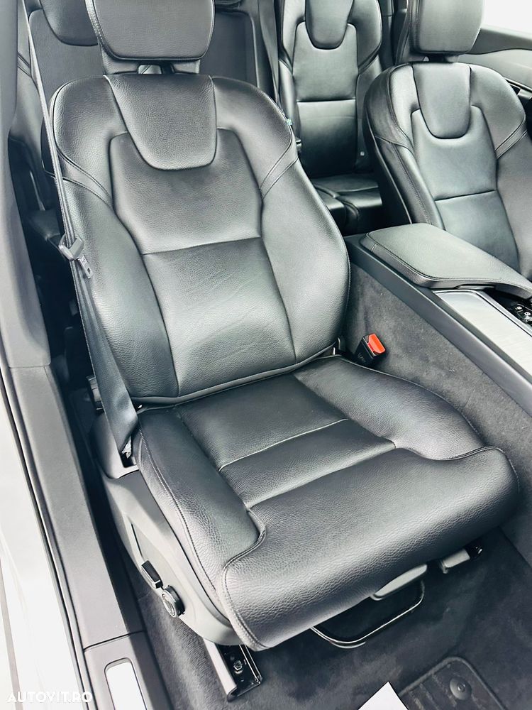 Volvo XC 90 D5 AWD Geartronic Momentum - 28