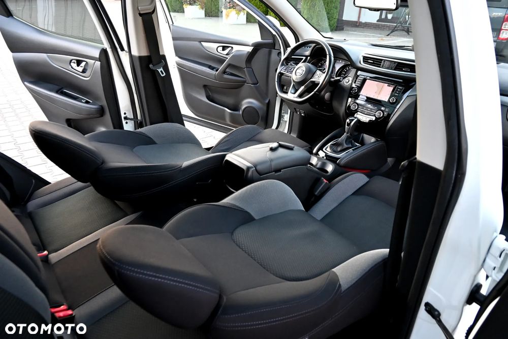 Nissan Qashqai 1.3 DIG-T N-Connecta DCT - 25
