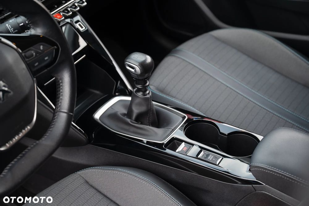 Peugeot 208 1.2 PureTech Allure S&S - 36
