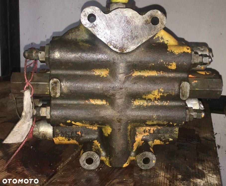 Rozdzielacz hydrauliczny - 4