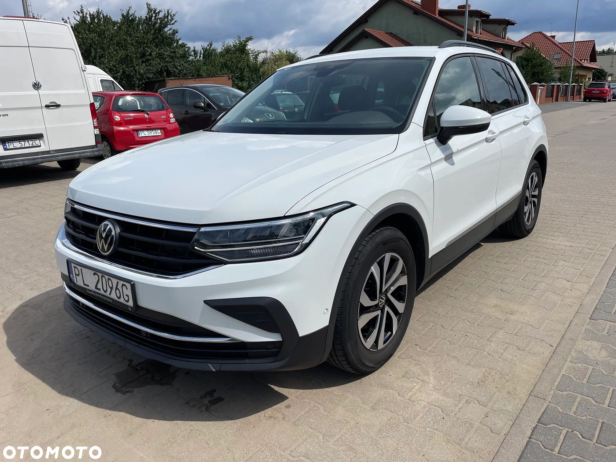 Volkswagen Tiguan - 1