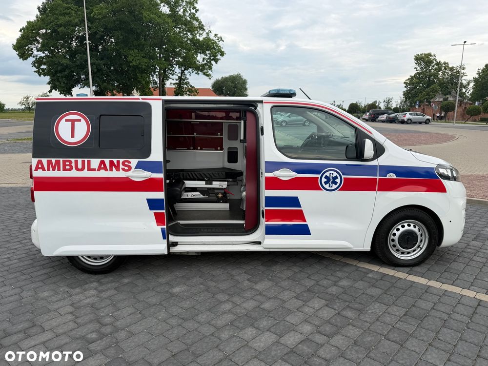 Opel Vivaro Karetka Ambulans Ambulance Sanitarny EN1789 - 8
