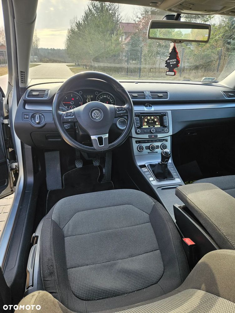 Volkswagen Passat 2.0 TDI Comfortline - 10