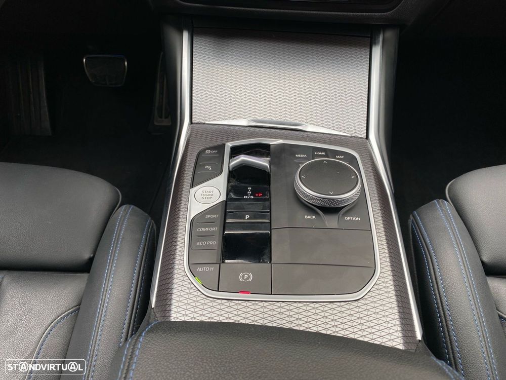 BMW 320 d Pack Desportivo M Auto - 13