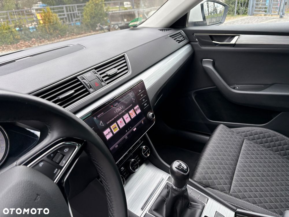 Skoda Superb 2.0 TDI Sportline - 21