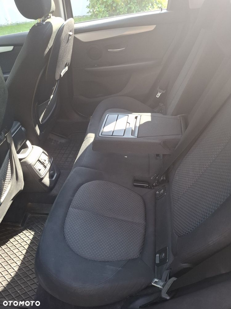 BMW Seria 2 218d - 12