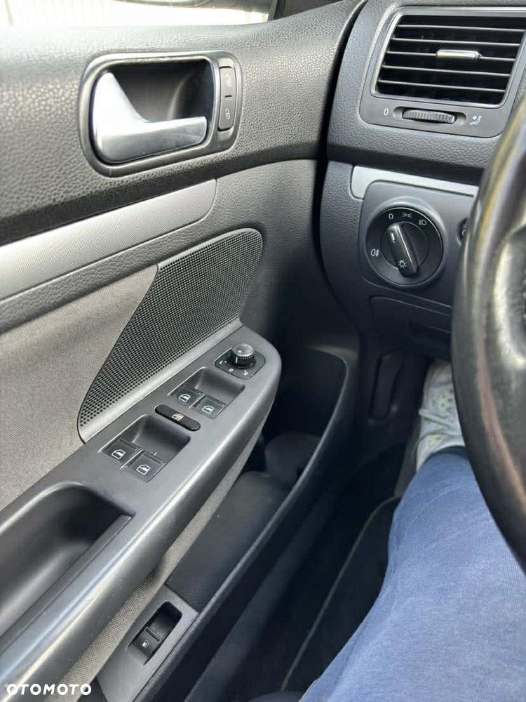 Volkswagen Jetta 1.6 FSI Comfortline - 16