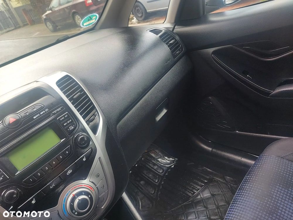 Hyundai ix20 1.6 CRDi UEFA EURO 2012 Edition - 22