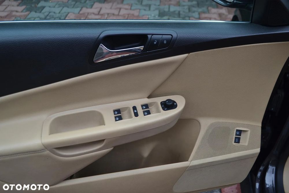 Volkswagen Passat Variant 2.0 TDI Highline - 22