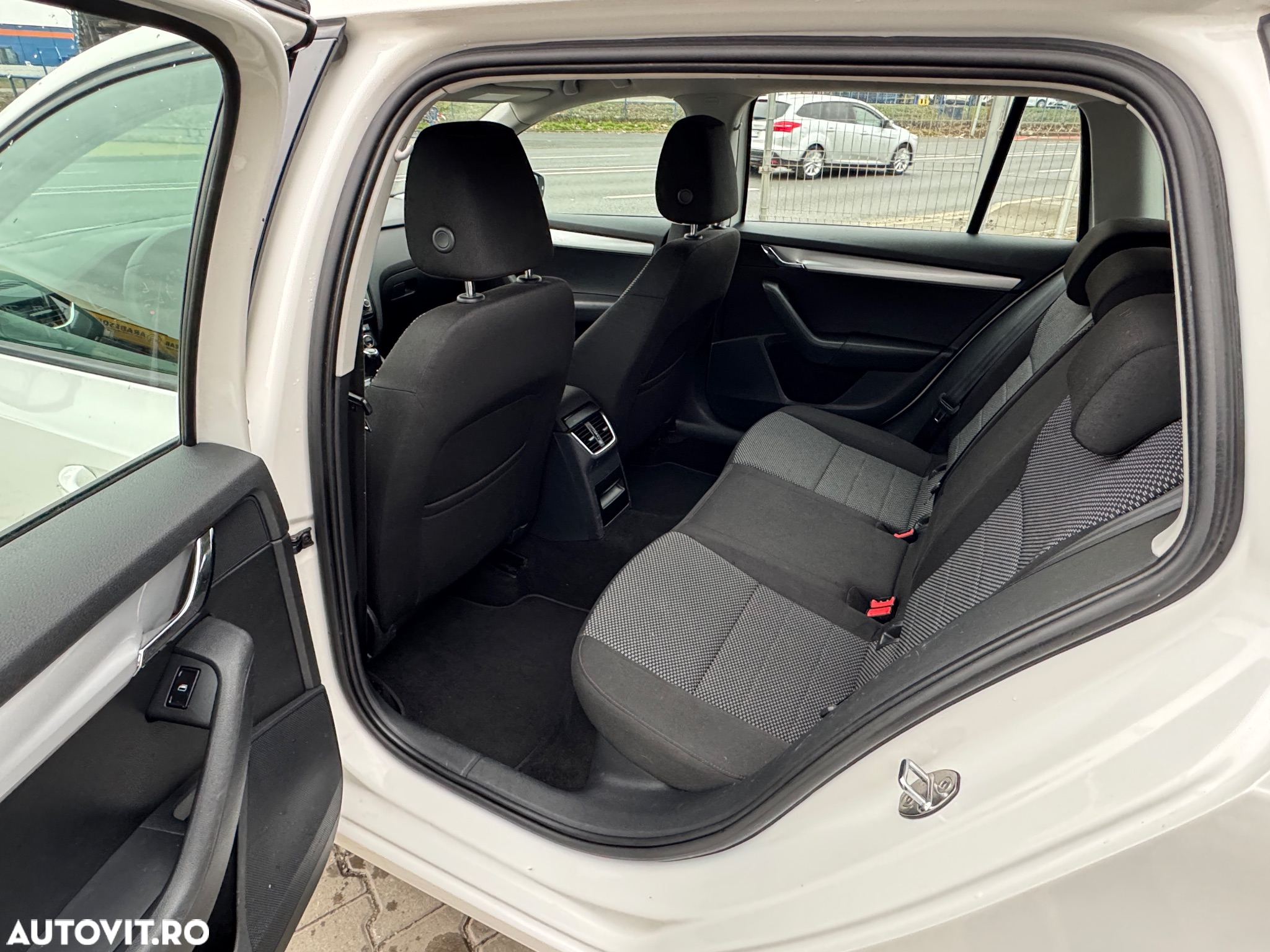 Skoda Octavia 2.0 TDI DSG Ambition - 23